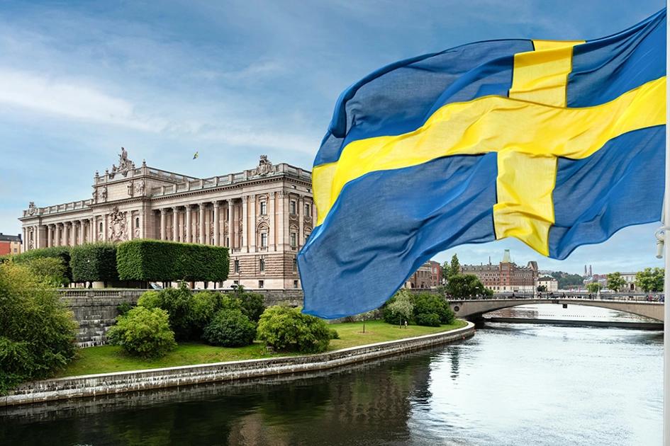 Bild På Svensk Flagga Och Riksdagshuset