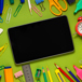 Skolpennor Och Annat Skolmaterial Omringar En Ipad