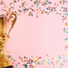 En Pokal Med Massa Konfetti Och Rosa Bakgrund